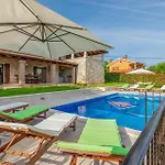 Tatil Evi Gorgeous In Tinjan