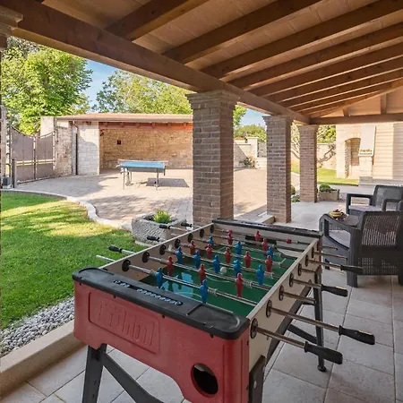 Awesome Home In Tinjan With Kitchen Tinjan