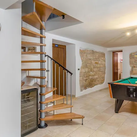 Holiday home Awesome Home In Tinjan With Kitchen *