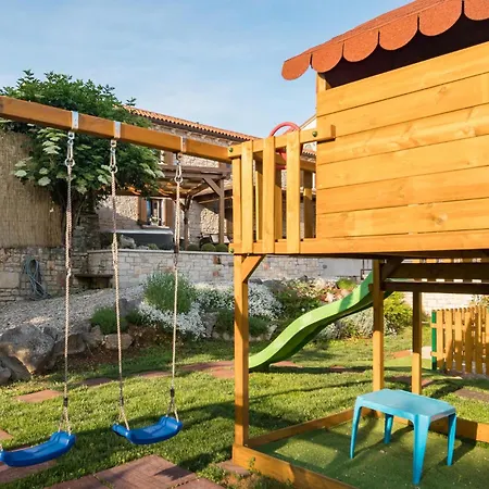 Awesome Home In Tinjan With Kitchen Holiday home