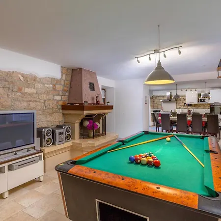 Holiday home Awesome Home In Tinjan With Kitchen