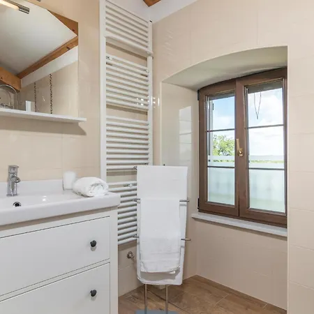 Awesome Home In Tinjan With Kitchen Holiday home Tinjan
