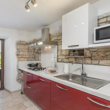 Awesome Home In Tinjan With Kitchen Tinjan