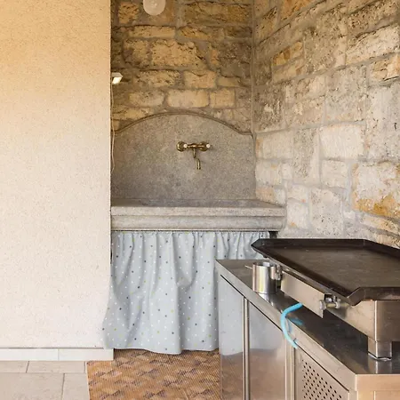 Awesome Home In Tinjan With Kitchen