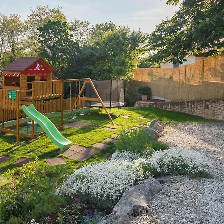 בית נופש Stunning In Tinjan