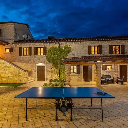 Stunning In بيت للعطل Tinjan