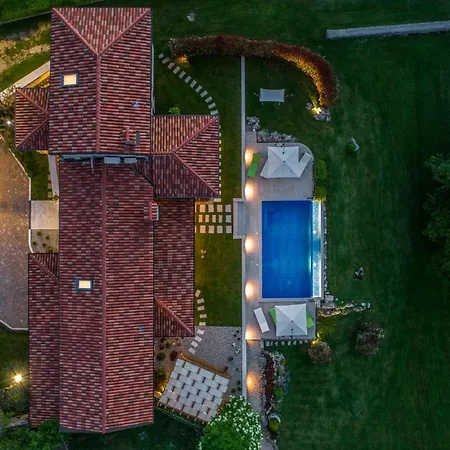 Awesome Home In Tinjan With Kitchen